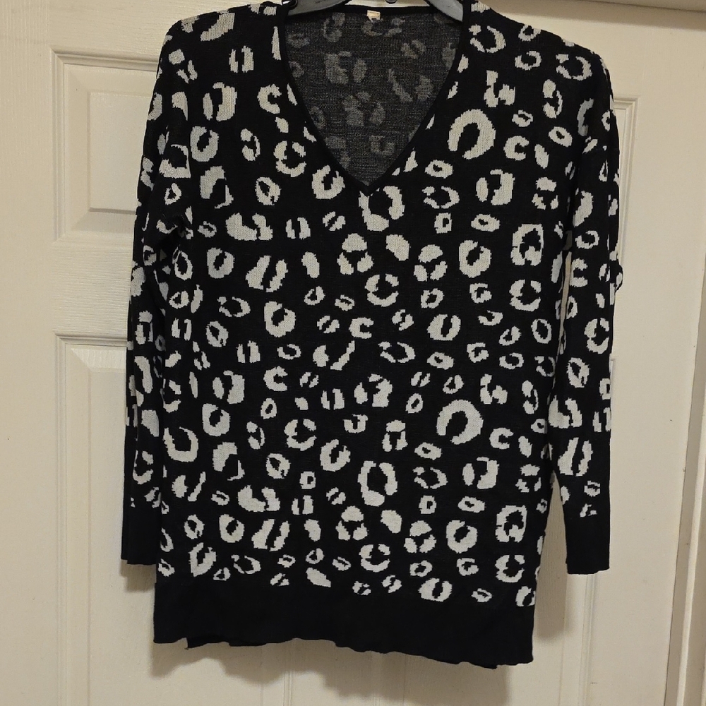Black and White Leopard Print V-Neck Sweater